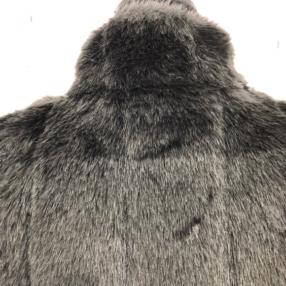 Banana Republic Women’s Faux Fur Vest - Picture 7 of 9